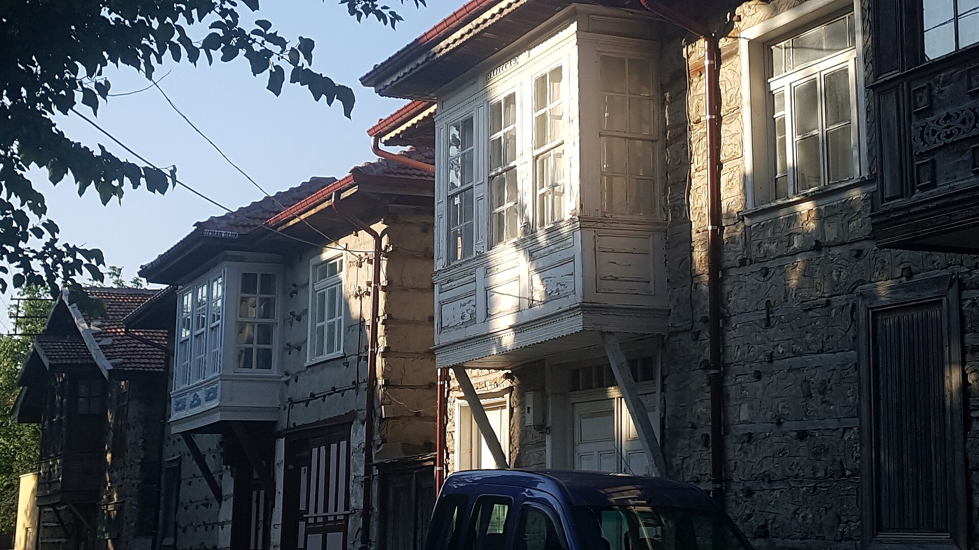Ormana Buttoned Houses Trip